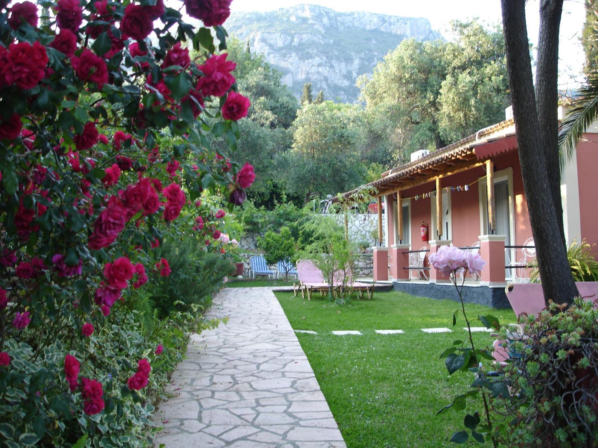 Bozikis Apartments & Studios Палеокастрица Экстерьер фото